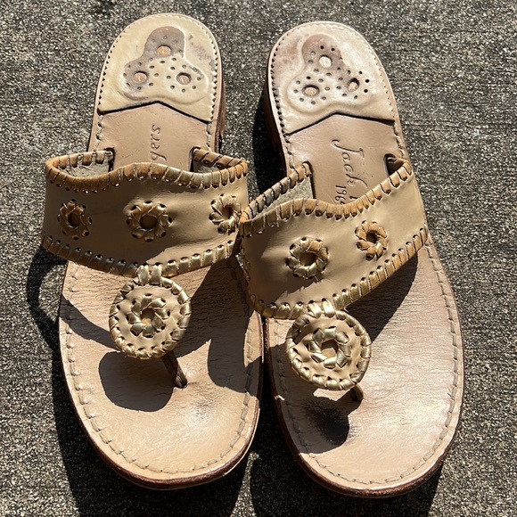 Nude beige sandals with gold trim - Picture 7 of 7